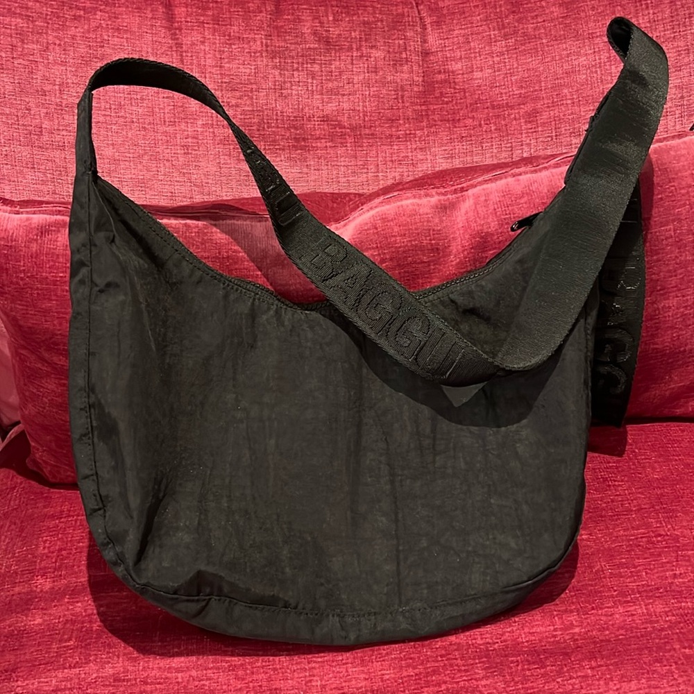 Baggu Medium Crescent Bag Nylon in Black with tag